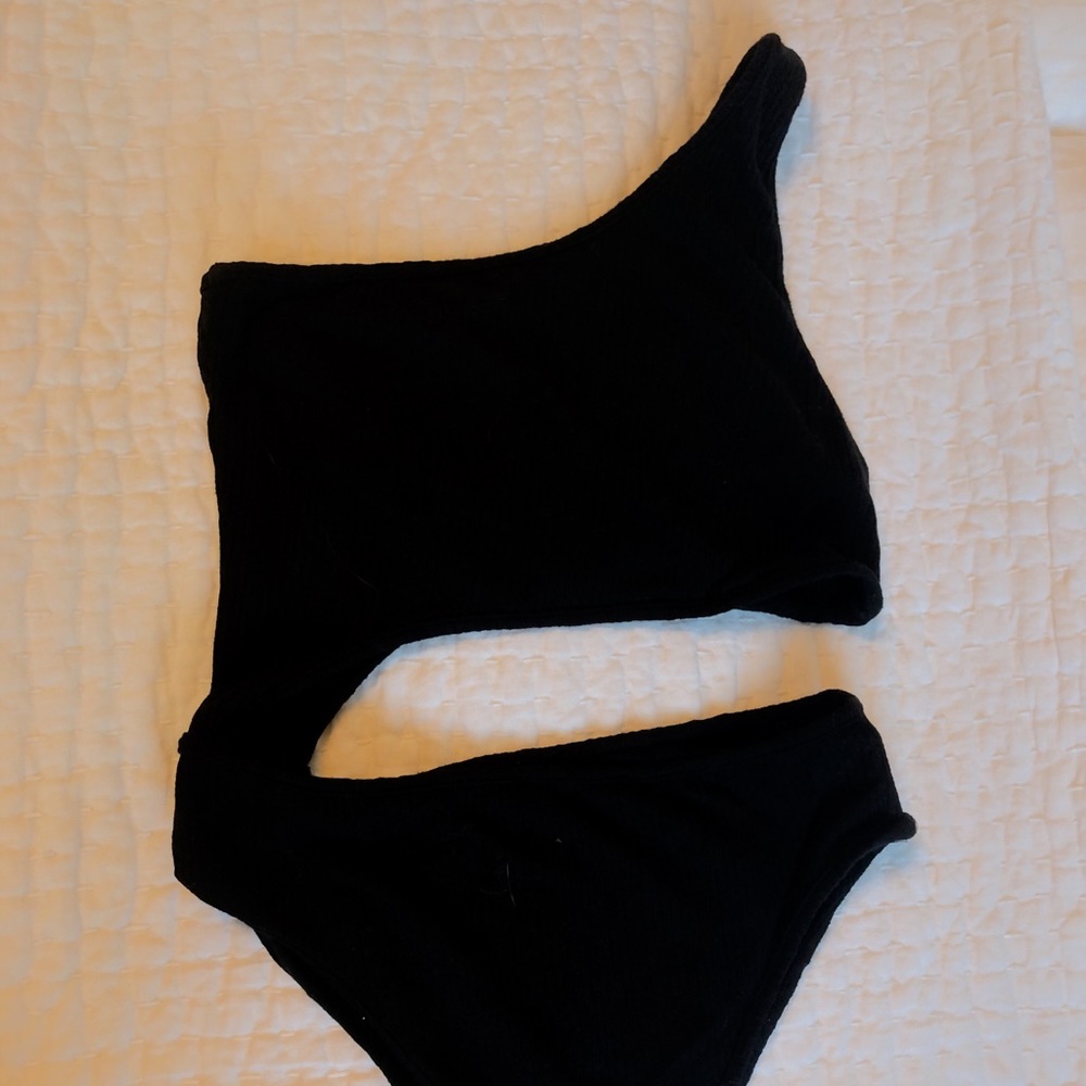 LF. black one shoulder cut out body suit